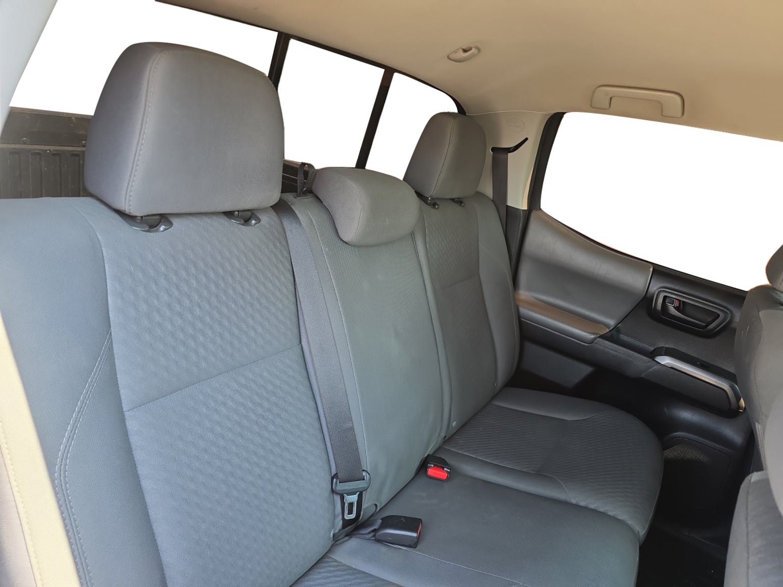Used 2020 Toyota Tacoma SR5 RWD image 18