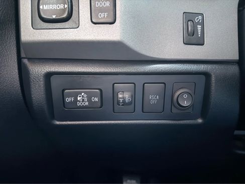 Used 2012 Toyota Tundra 4x4 CrewMax image 18