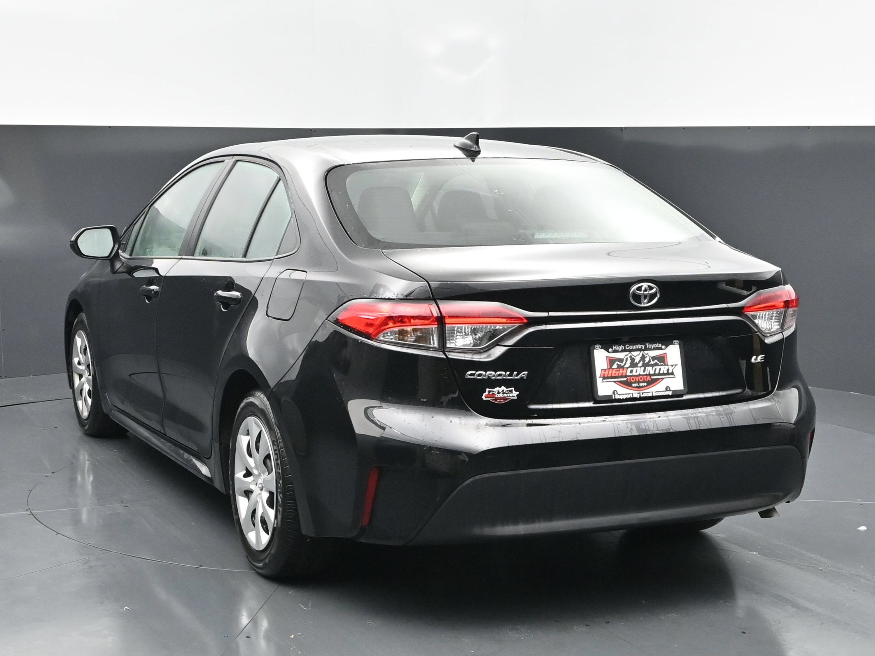 Used 2026 Toyota Corolla LE FWD image 4