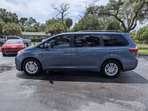 Used 2015 Toyota Sienna XLE Premium FWD image 6