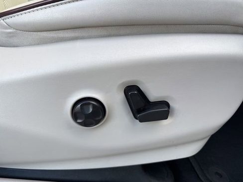 Used 2018 Chrysler Pacifica Limited image 12