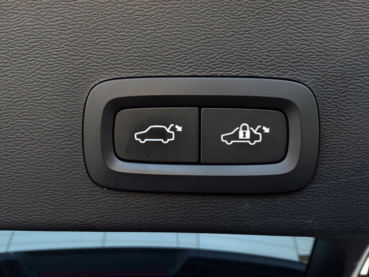 Used 2019 Volvo XC40 T5 R-Design AWD/4WD image 15