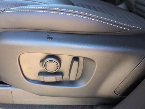 New 2026 Land Rover Discovery Limited Edition image 17