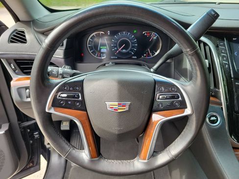 Used 2019 Cadillac Escalade Luxury RWD image 33