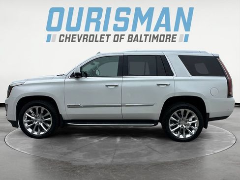 Used 2020 Cadillac Escalade Luxury AWD/4WD image 3