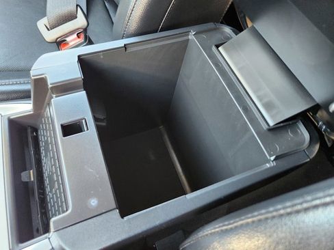 Used 2024 Ford Explorer Limited image 14