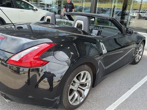 Used 2012 Nissan 370Z Touring RWD image 7