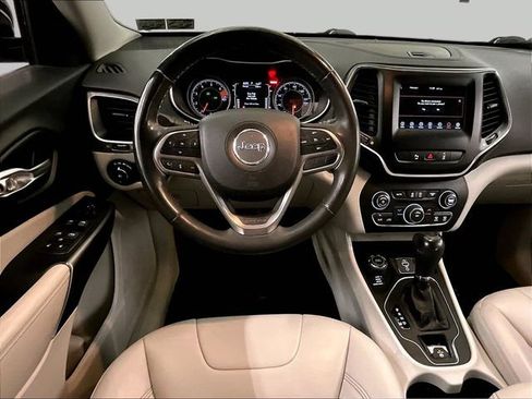 Used 2021 Jeep Cherokee Latitude Plus AWD/4WD image 6