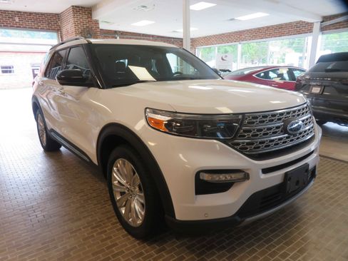 Used 2020 Ford Explorer Limited AWD/4WD image 3
