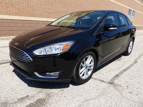 Used 2016 Ford Focus SE w/ SE Cold Weather Package FWD image 5