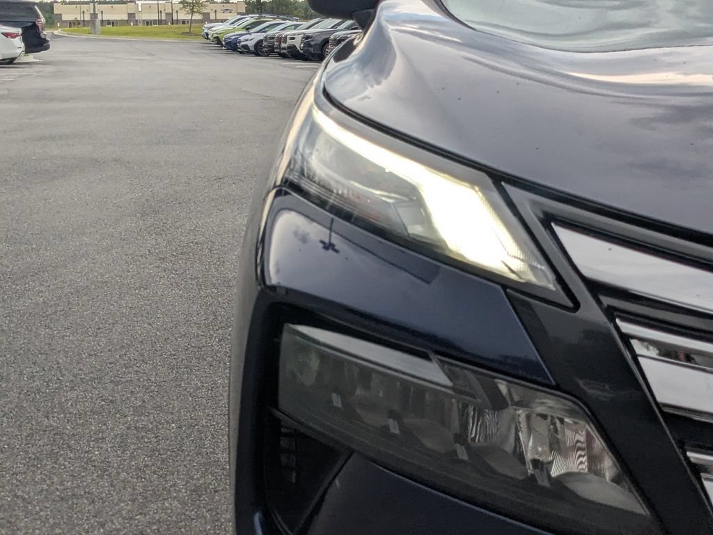 Used 2024 Nissan Rogue SV AWD/4WD image 9
