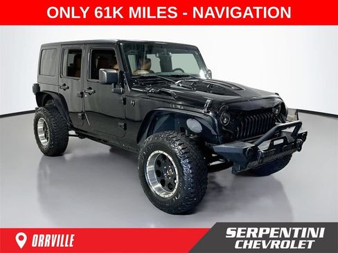 Used 2018 Jeep Wrangler Unlimited Sahara w/ Connectivity Group AWD/4WD image 1