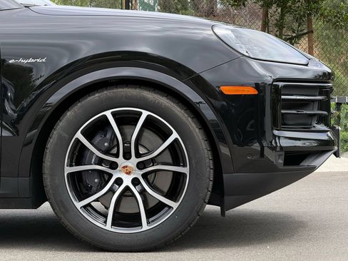 Used 2026 Porsche Cayenne E-Hybrid AWD/4WD image 12
