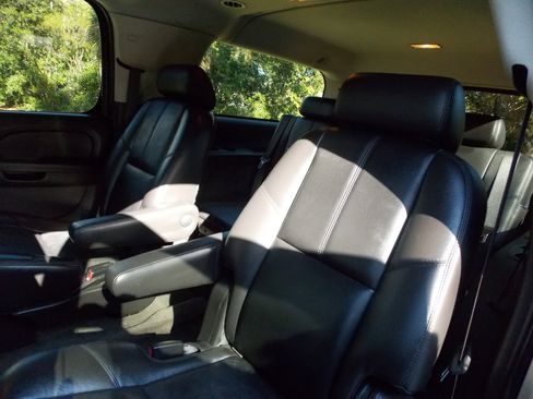 Used 2008 Chevrolet Suburban LTZ w/ LTZ Preferred Equipment Group image 20