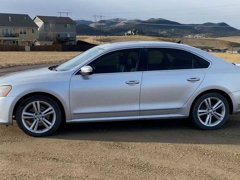 Used 2015 Volkswagen Passat TDI SEL Premium image 5
