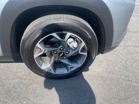 Used 2025 Chevrolet Trax LT w/ LT Convenience Package image 31