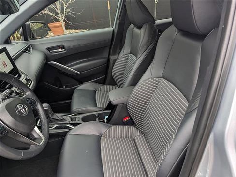 Used 2023 Toyota Corolla Cross AWD Hybrid w/ Convenience Package image 28