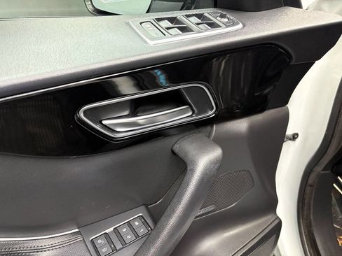 Used 2020 Jaguar F-PACE Premium image 32