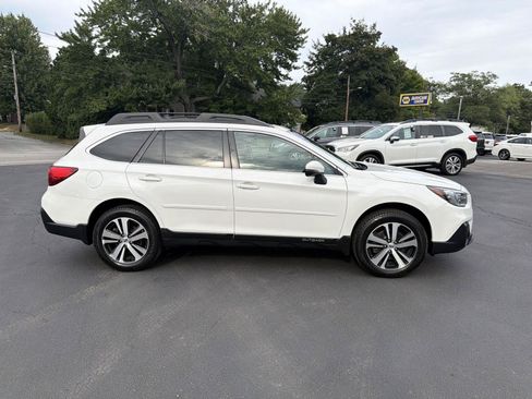 Used 2019 Subaru Outback 3.6R Limited AWD/4WD image 6