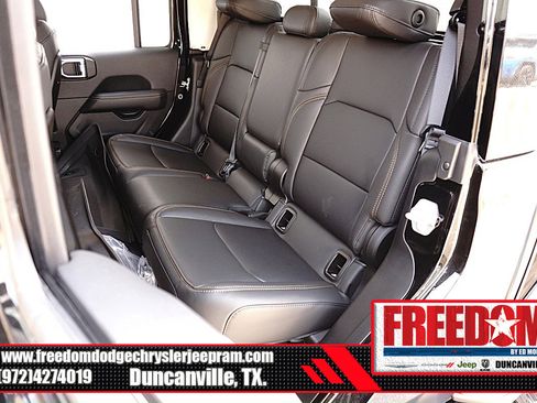 New 2025 Jeep Gladiator Sport image 14