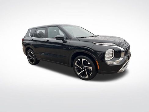 Used 2024 Mitsubishi Outlander SE image 3