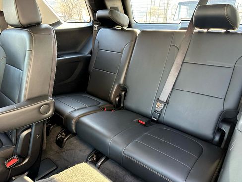 Used 2021 Chevrolet Traverse LT image 10