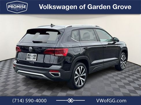 Used 2024 Volkswagen Taos SE FWD image 7