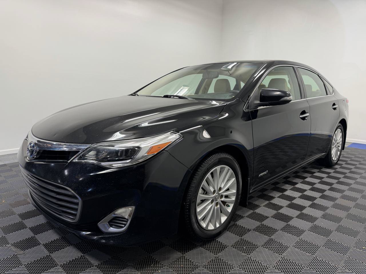 Used 2015 Toyota Avalon XLE Premium FWD image 3