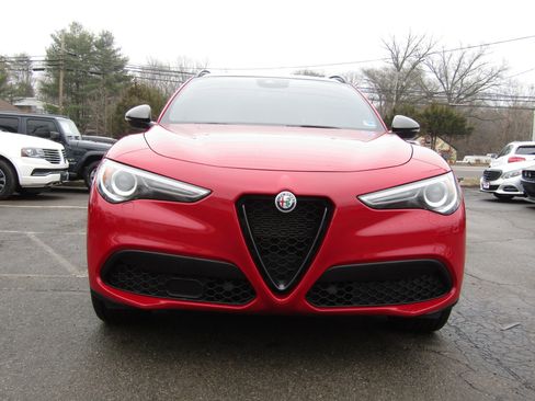 Used 2019 Alfa Romeo Stelvio Ti Sport w/ Quick Order Package 22S Sport AWD/4WD image 2