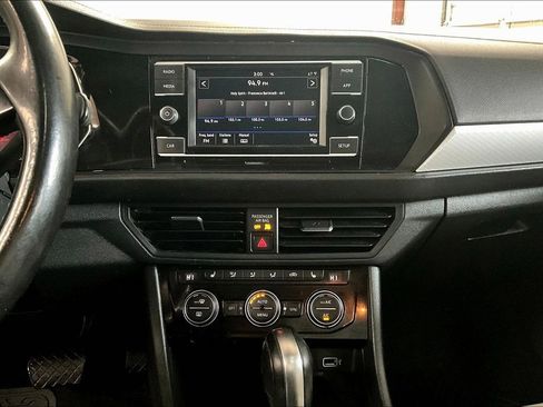 Used 2019 Volkswagen Jetta R-Line image 12