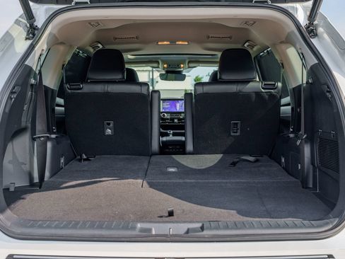Used 2023 Toyota Highlander XLE FWD image 19
