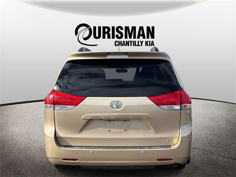 Used 2011 Toyota Sienna XLE image 3