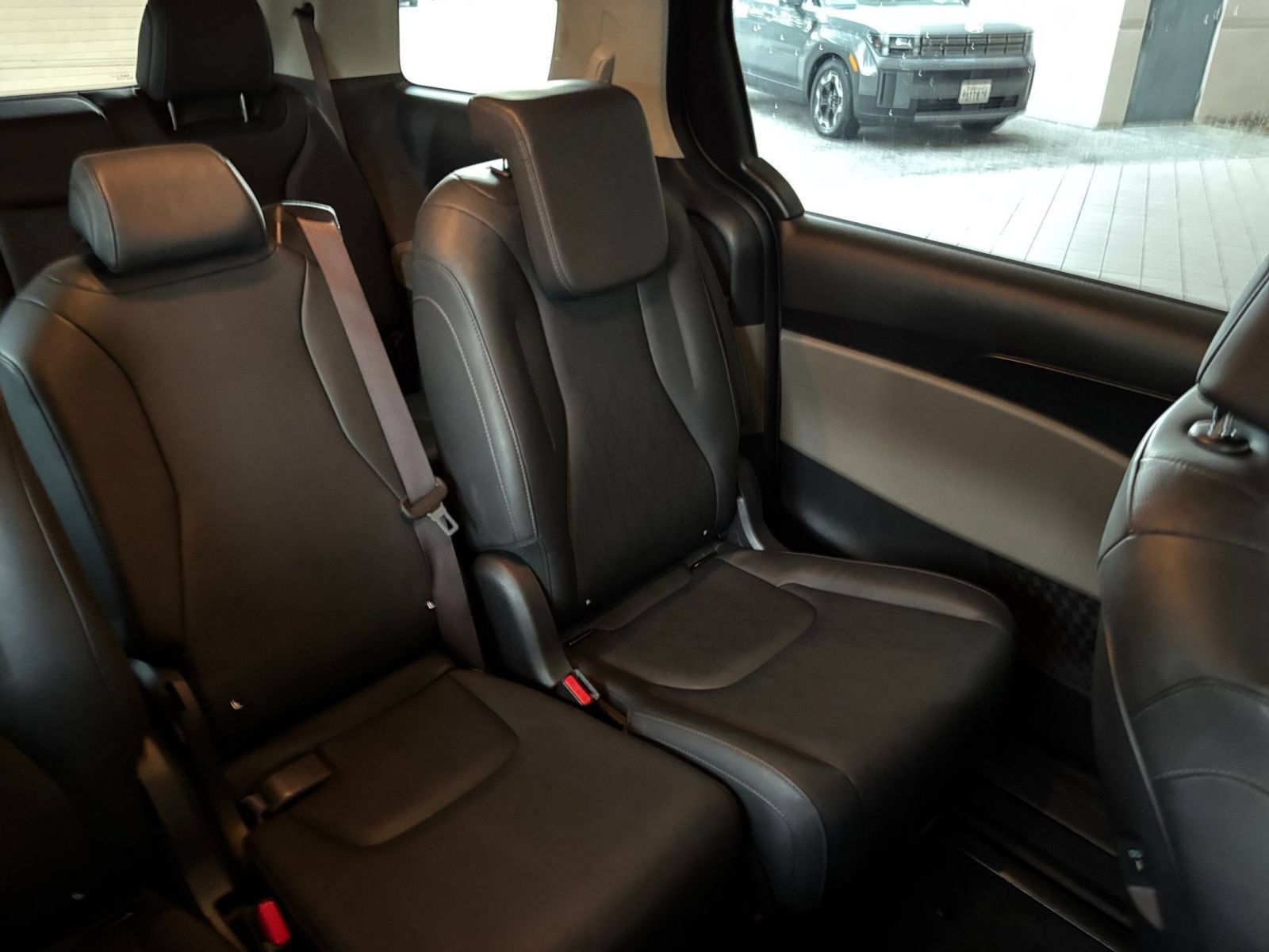 Used 2026 Kia Carnival FWD image 38