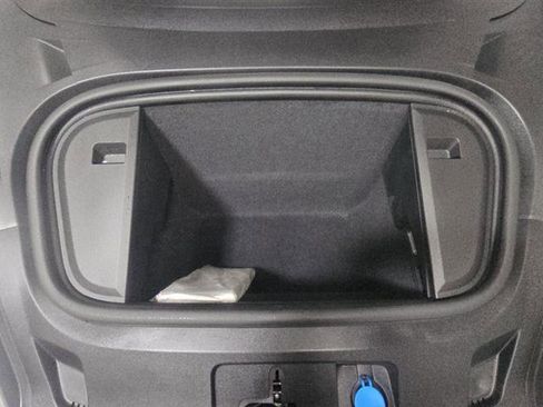 Used 2022 Porsche Taycan image 13