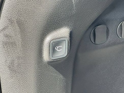 Used 2021 Jeep Cherokee Limited AWD/4WD image 16