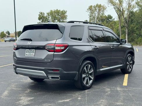 Used 2023 Honda Pilot Elite image 3