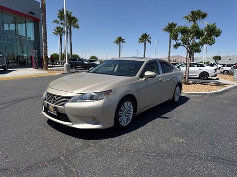 Used 2015 Lexus ES 350 w/ Premium Package FWD image 2