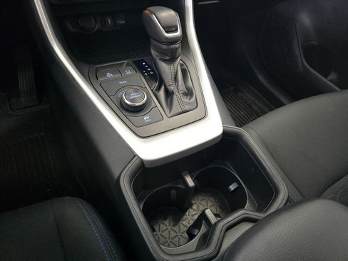 Used 2022 Toyota RAV4 SE w/ Convenience Package image 33