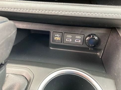 Used 2023 Toyota Highlander XLE image 38