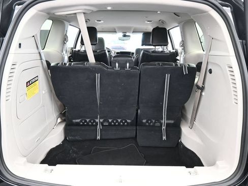 Used 2023 Chrysler Pacifica Touring-L FWD image 35