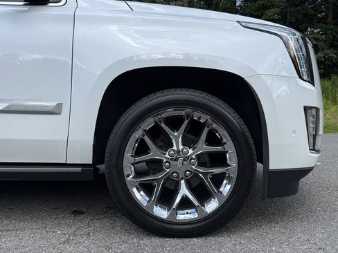 Used 2019 Cadillac Escalade Platinum AWD/4WD image 13