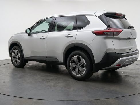 Used 2025 Nissan Rogue SV AWD/4WD image 6