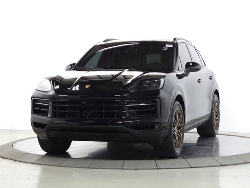 Used 2024 Porsche Cayenne AWD/4WD image 3