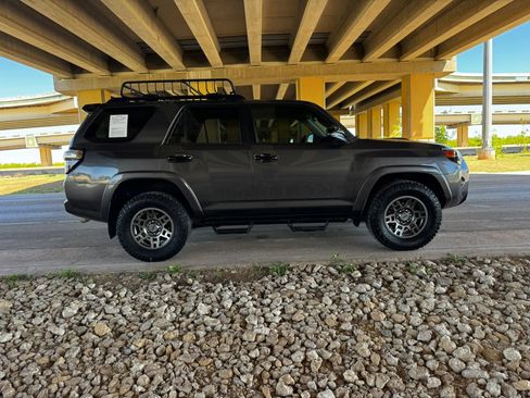 Used 2021 Toyota 4Runner Venture image 2