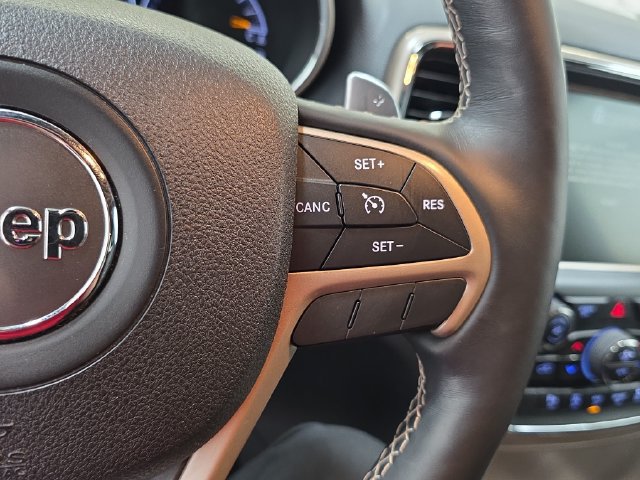 Used 2017 Jeep Grand Cherokee Limited AWD/4WD image 17