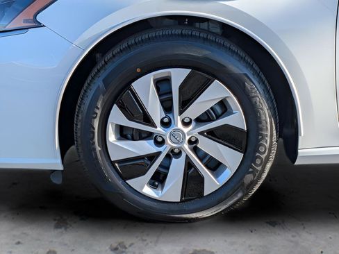 Certified 2025 Nissan Altima 2.5 S FWD image 9