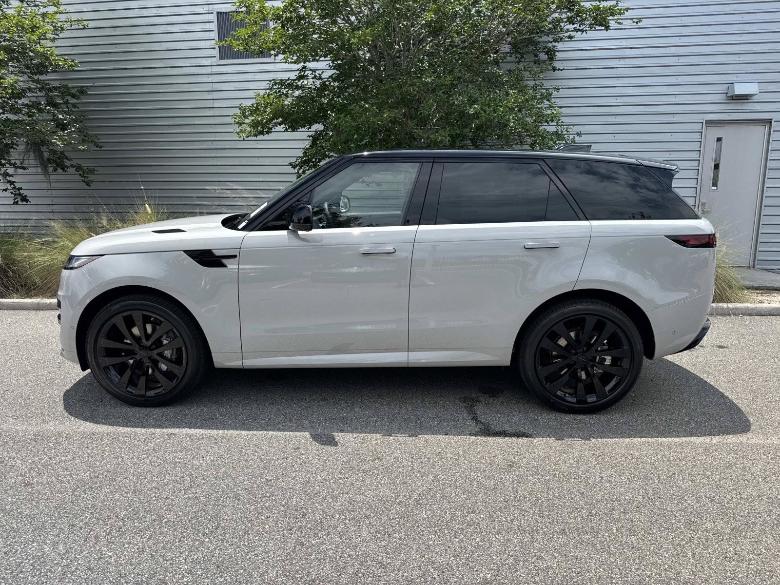 New 2026 Land Rover Range Rover Sport Dynamic SE AWD/4WD image 2