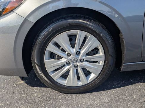 Used 2024 Nissan Sentra S FWD image 9