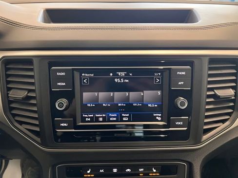 Used 2022 Volkswagen Atlas Cross Sport SE AWD/4WD image 23