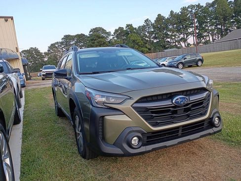 Used 2023 Subaru Outback Premium AWD/4WD image 3